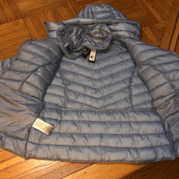 BCBGMAXAZRIA NWT light blue feather free eco friendly fill + packable - Picture 3 of 7